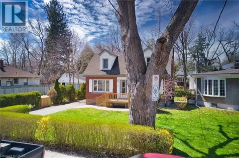 17 Thorndale Street North Hamilton ON L8S 3K5