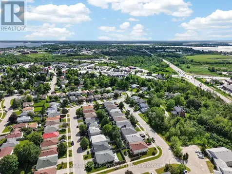 35 Courtney Crescent Orillia ON L3V 7Y3