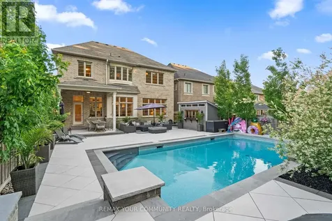 106 Forest Grove Court Aurora ON L4G 3G4