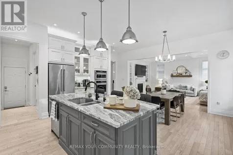 106 Forest Grove Court Aurora ON L4G 3G4