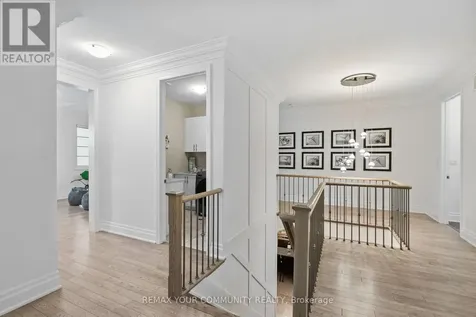 106 Forest Grove Court Aurora ON L4G 3G4