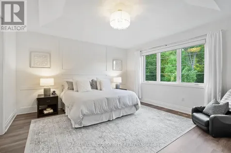 106 Forest Grove Court Aurora ON L4G 3G4