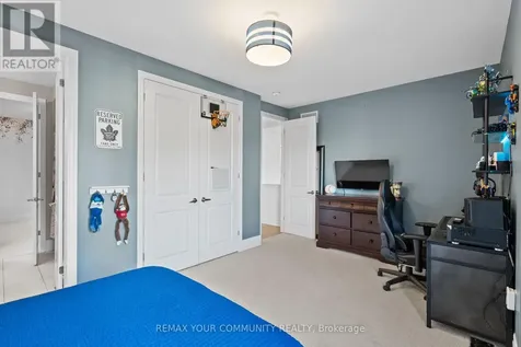 106 Forest Grove Court Aurora ON L4G 3G4
