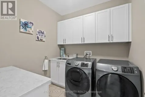 106 Forest Grove Court Aurora ON L4G 3G4
