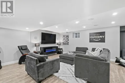 106 Forest Grove Court Aurora ON L4G 3G4