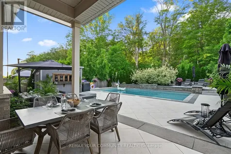 106 Forest Grove Court Aurora ON L4G 3G4