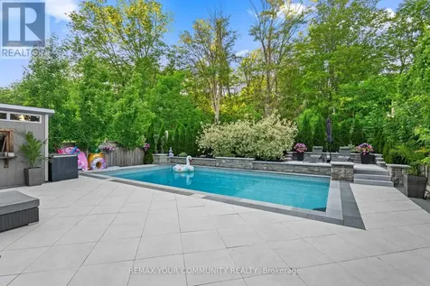 106 Forest Grove Court Aurora ON L4G 3G4