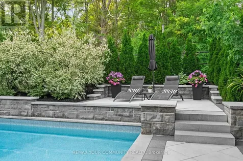 106 Forest Grove Court Aurora ON L4G 3G4