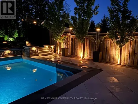 106 Forest Grove Court Aurora ON L4G 3G4