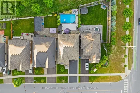 106 Forest Grove Court Aurora ON L4G 3G4