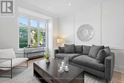 106 Forest Grove Court Aurora ON L4G 3G4