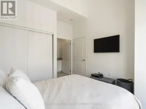 99 Eagle Rock Way Vaughan ON L6A 5A7
