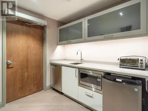 99 Eagle Rock Way Vaughan ON L6A 5A7