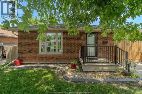 2522 Armstrong Avenue Windsor ON N8T 2E8