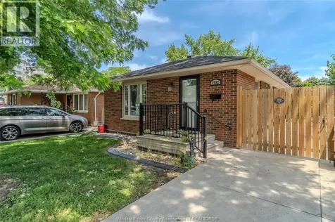 2522 Armstrong Avenue Windsor ON N8T 2E8