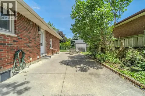 2522 Armstrong Avenue Windsor ON N8T 2E8