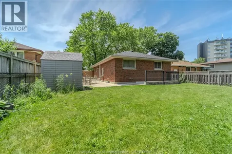 2522 Armstrong Avenue Windsor ON N8T 2E8