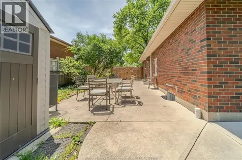 2522 Armstrong Avenue Windsor ON N8T 2E8