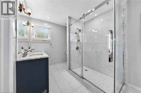 5 Mays Crescent Waterdown ON L8B 0G4