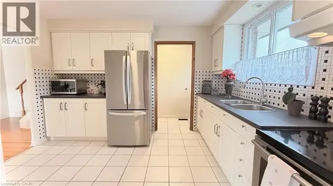 68 Tindale Court Hamilton ON L8K 6C7