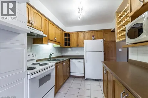 2 Royalwood Court Stoney Creek ON L8E 4Y9
