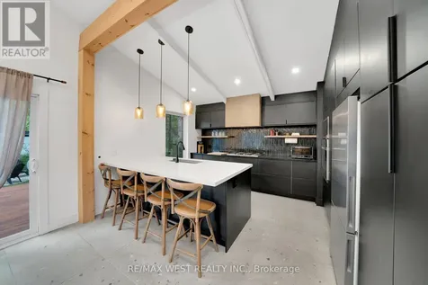 94 28th Street North Wasaga Beach ON L9Z 2E2
