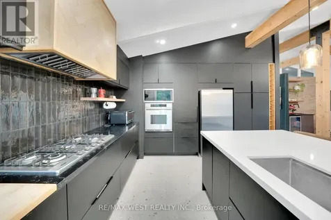 94 28th Street North Wasaga Beach ON L9Z 2E2