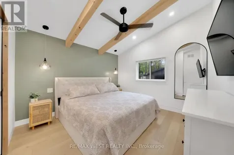 94 28th Street North Wasaga Beach ON L9Z 2E2