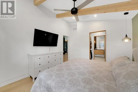 94 28th Street North Wasaga Beach ON L9Z 2E2