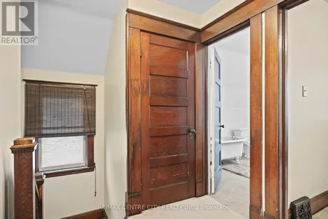 21 Erie Street St. Thomas ON N5R 2M4