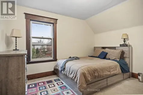 21 Erie Street St. Thomas ON N5R 2M4