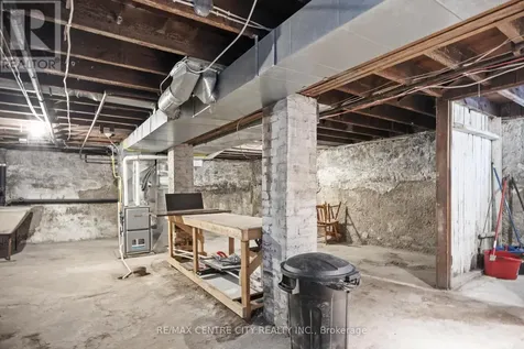 21 Erie Street St. Thomas ON N5R 2M4