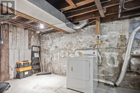 21 Erie Street St. Thomas ON N5R 2M4