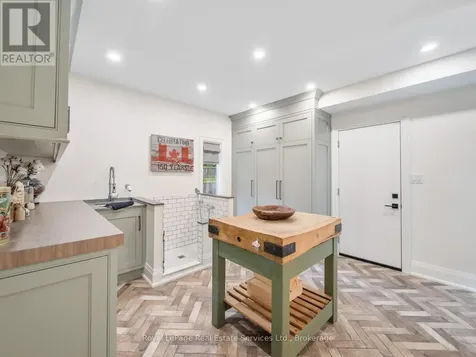 74 West Street Oakville (br Bronte) ON L6L 2Y7