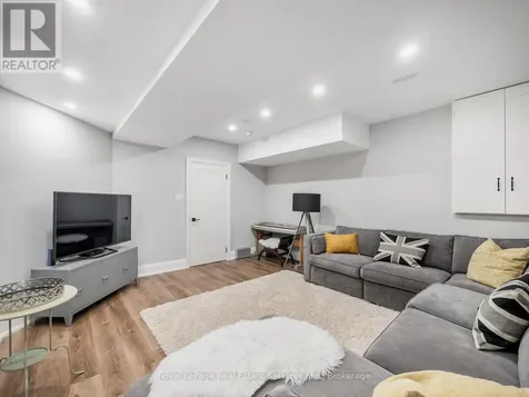 74 West Street Oakville (br Bronte) ON L6L 2Y7