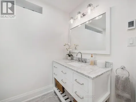 74 West Street Oakville (br Bronte) ON L6L 2Y7