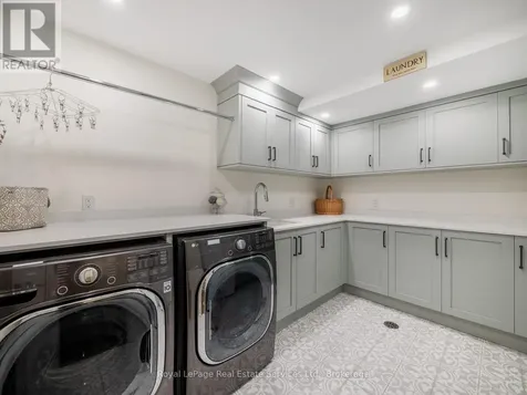 74 West Street Oakville (br Bronte) ON L6L 2Y7