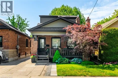 137 Springdale Boulevard Toronto ON M4J 1W8