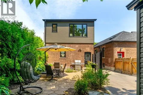 137 Springdale Boulevard Toronto ON M4J 1W8