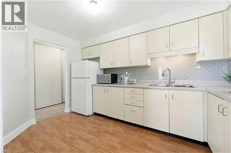 30 Hugo Crescent Kitchener ON N2M 3Z2