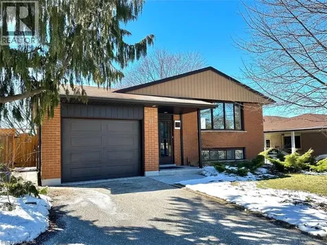 11 Lombardy Court Kitchener ON N2M 1W8