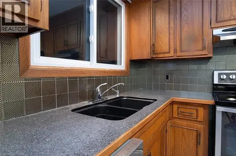 11 Lombardy Court Kitchener ON N2M 1W8