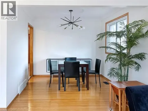 11 Lombardy Court Kitchener ON N2M 1W8