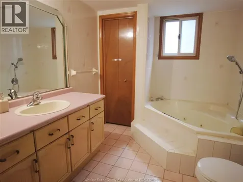 2847 Mangin Crescent Windsor ON N9E 4K7