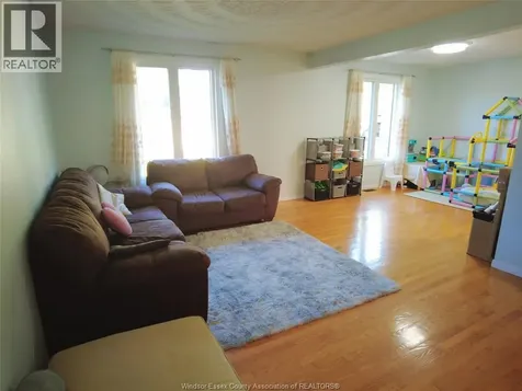 2847 Mangin Crescent Windsor ON N9E 4K7