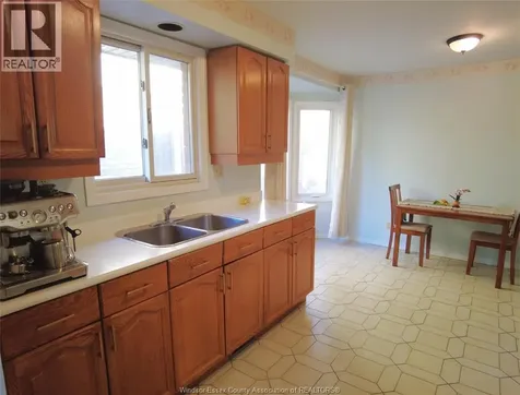 2847 Mangin Crescent Windsor ON N9E 4K7
