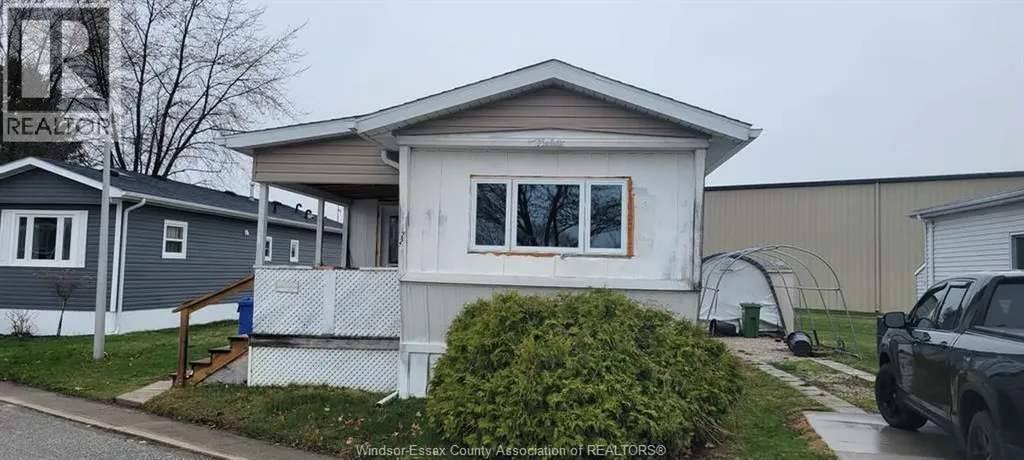 22 Robin Crescent Lakeshore ON N8N 2S2