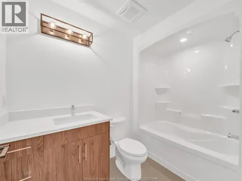 3817 Howard Avenue Windsor ON N9E 3N8