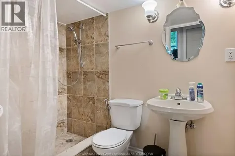 1544 Imperial Crescent Windsor ON N9G 2T8