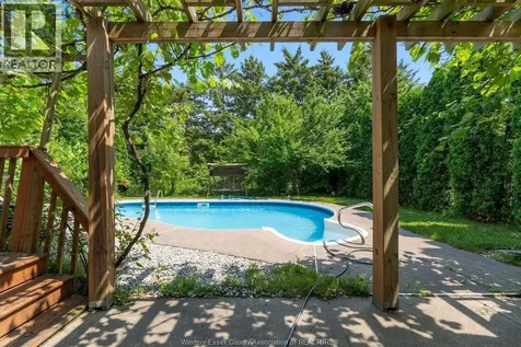 1544 Imperial Crescent Windsor ON N9G 2T8
